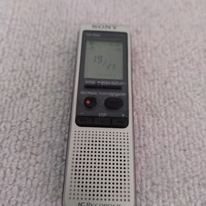 Sony IC Handheld Voice Recorder Portable Silver Small ICD-B120 w/BATTERIES!